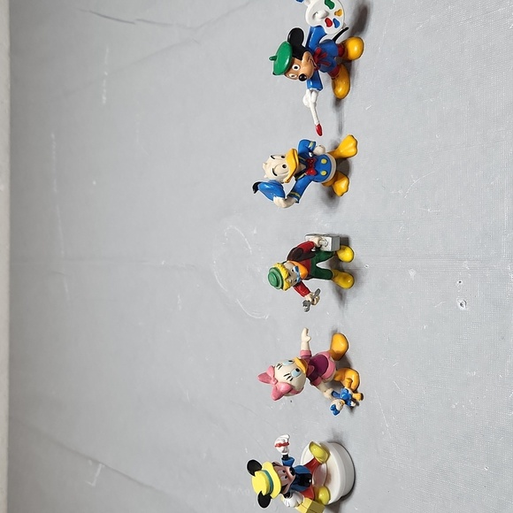 4 Bully One Nestle Disney Figureines - Picture 1 of 15